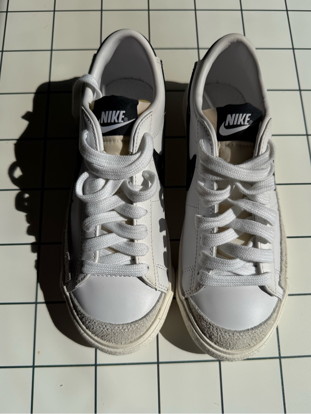 Nike Originals vintage retro logo White and Black Low Top Sneakers